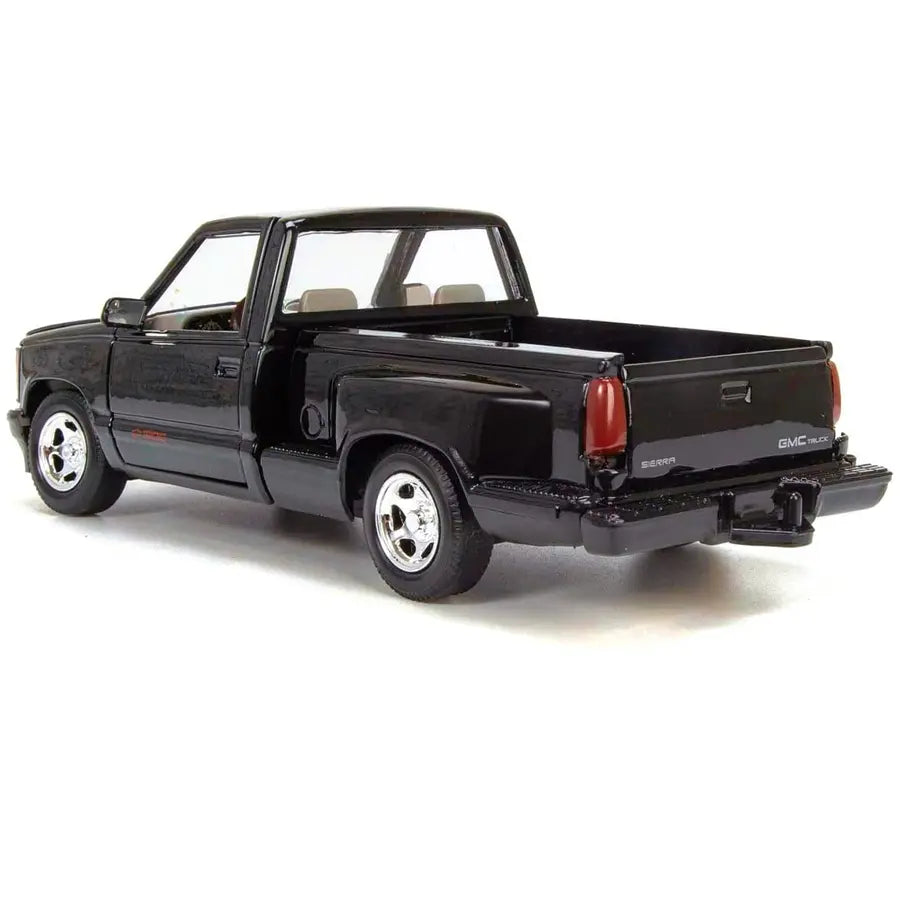 Motormax 1992 GMC Sierra GT Pickup Truck 1:24 Scale Diecast Model Car Black