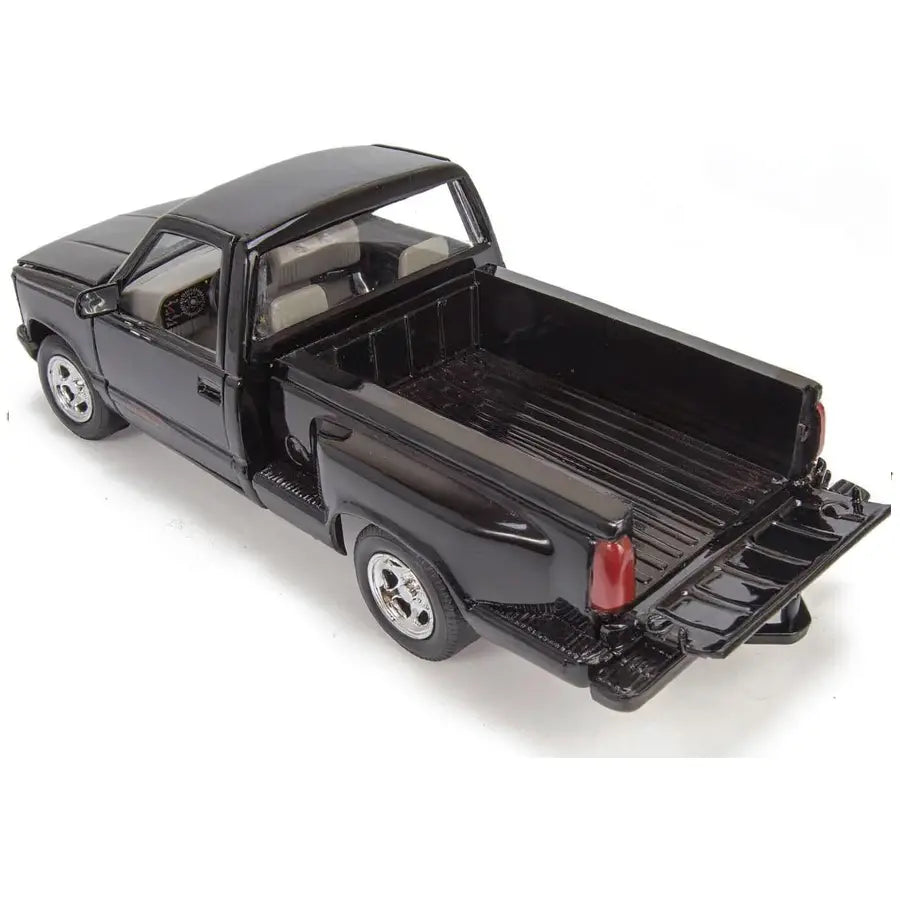 Motormax 1992 GMC Sierra GT Pickup Truck 1:24 Scale Diecast Model Car Black